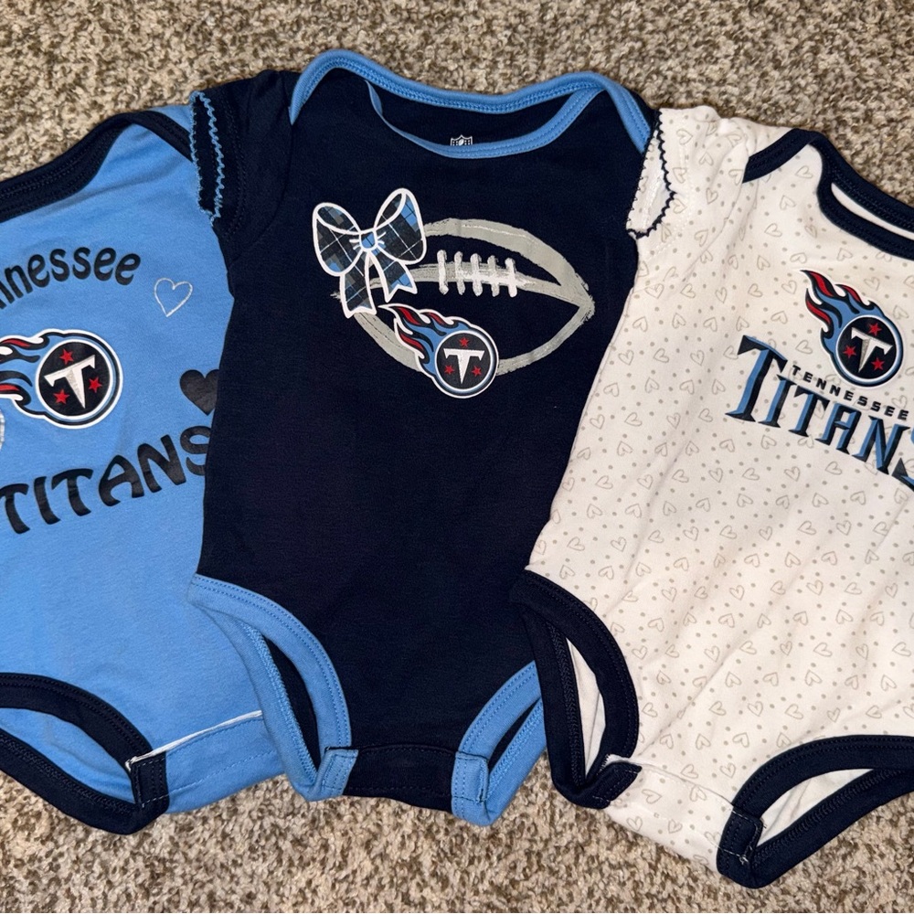 NFL Team Apparel Titans Baby Onesies. Size 3-6m